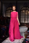 Vestido fucsia largo de la colección de Alta Costura otoño/invierno 2015/2016 de Schiaparelli