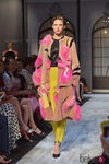 Colorido abrigo de la colección de Alta Costura otoño/invierno 2015/2016 de Schiaparelli