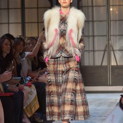Conjunto tartán de la colección de Alta Costura otoño/invierno 2015/2016 de Schiaparelli