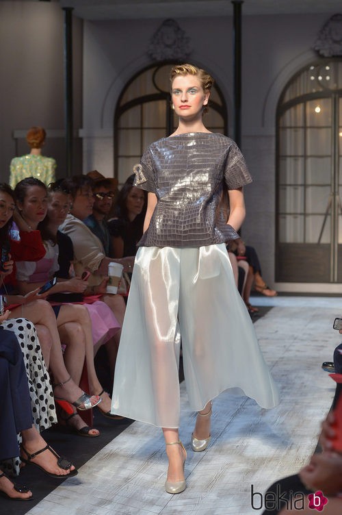 Pantalón pata elefante de la colección de Alta Costura otoño/invierno 2015/2016 de Schiaparelli