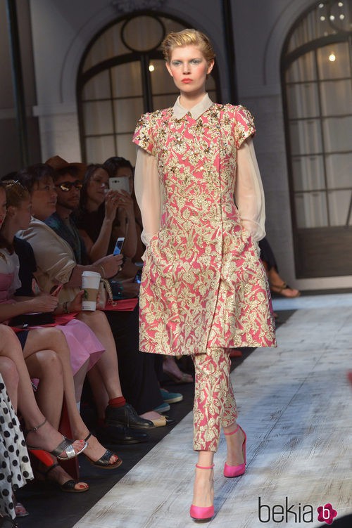 Conjunto bordado de la colección de Alta Costura otoño/invierno 2015/2016 de Schiaparelli