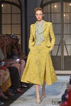 Conjunto en amarillo de la colección de Alta Costura otoño/invierno 2015/2016 de Schiaparelli