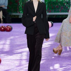 Traje negro de la colección de Alta Costura otoño/invierno 2015/2016 de Dior