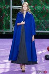 Abrigo azul cobalto de la colección de Alta Costura otoño/invierno 2015/2016 de Dior
