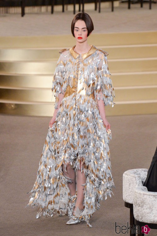 Vestido de plumas de la colección de Alta Costura otoño/invierno 2015/2016 de Chanel