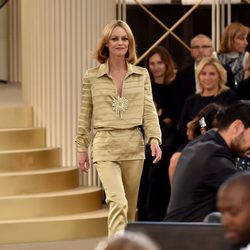 Vanessa Paradis en el desfile de la colección de Alta Costura otoño/invierno 2015/2016 de Chanel