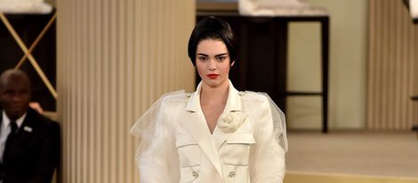Kendall Jenner en el desfile de la colección de Alta Costura otoño/invierno 2015/2016 de Chanel