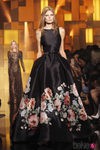 Vestido negro con estampado floral de la colección de Alta Costura otoño/invierno 2015/2016 de Elie Saab