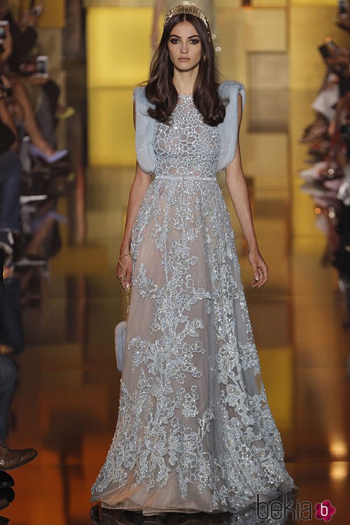 Vestido gris perla de la colección de Alta Costura otoño/invierno 2015/2016 de Elie Saab