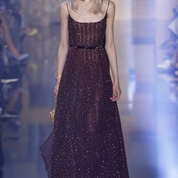 Vestido morado de tirante fino de la colección de Alta Costura otoño/invierno 2015/2016 de Elie Saab