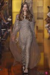 Vestido dorado con capa de la colección de Alta Costura otoño/invierno 2015/2016 de Elie Saab