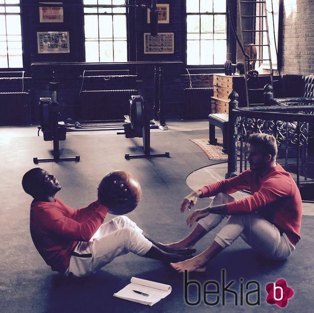 David Beckham y Kevin Hart grabando la campaña de la colección de esenciales de H&M para otoño 2015