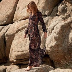 Natalia Vodianova con un vestido largo floreado de la colección otoño/invierno 2015/2016 de Etam