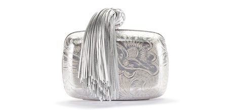 Clutch plateado de la colección primavera/verano 2016 de Roger Vivier