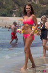 Paula Echevarría con un bikini rosa flúor de Calzedonia en Ibiza