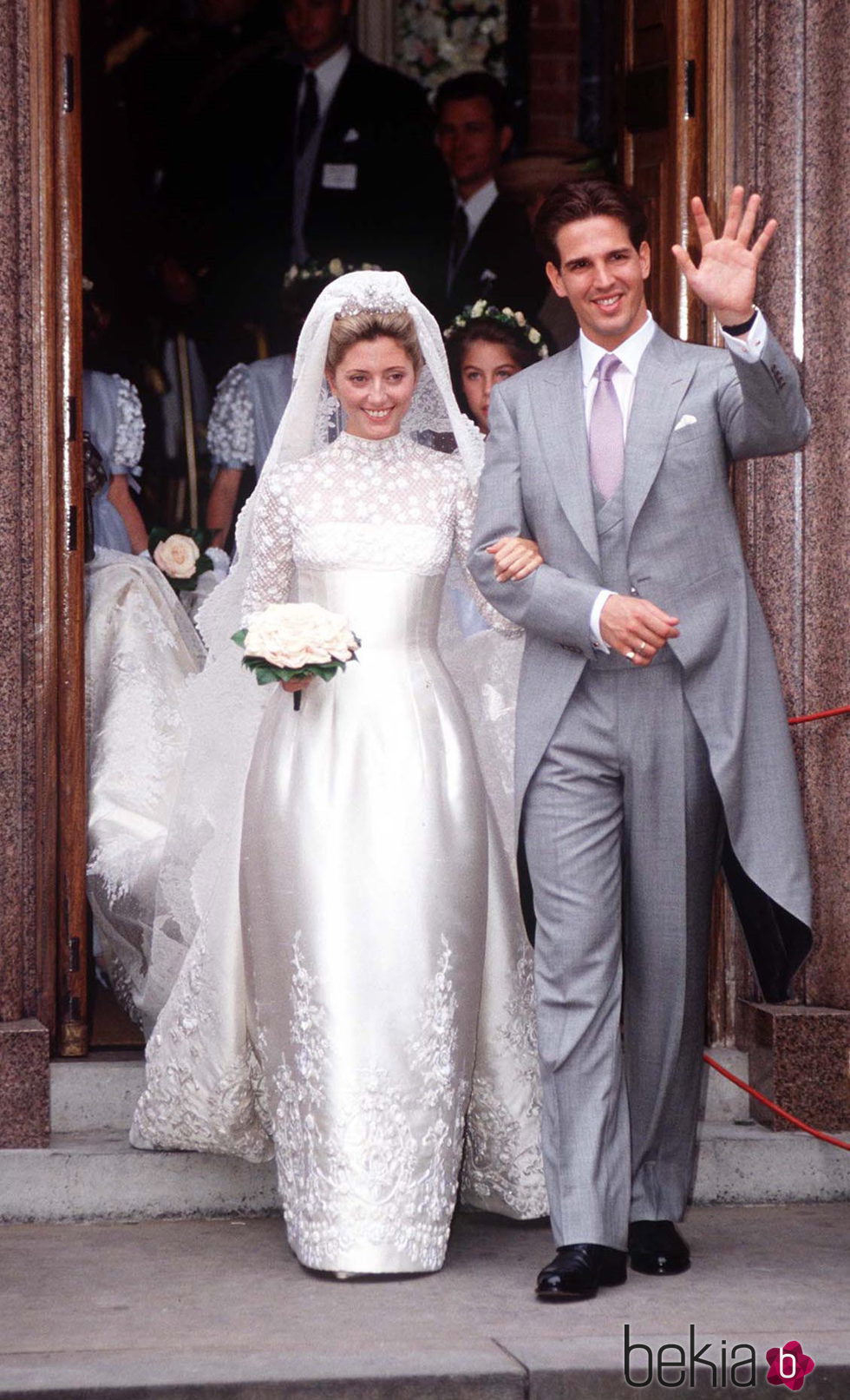 Marie-Chantal Miller con un vestido de Valentino en su boda con Pablo de Grecia