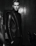 Calvin Harris posando para la campaña otoño/invierno 2015/2016 de Emporio Armani
