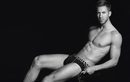 Calvin Harris luciendo cuerpazo para la campaña otoño/invierno 2015/2016 de Emporio Armani