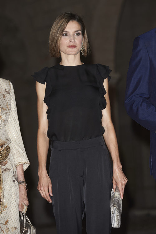 La Reina Letizia con un look total black en la recepción a las autoridades en Mallorca
