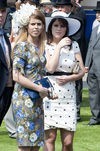 Las Princesas Beatriz y Eugenia de York presumen de tocados en el Derby de Epsom 2011