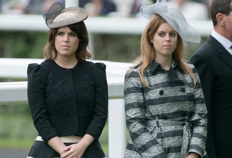 Las Princesas Beatriz y Eugenia de York con un vestido-abrigo y un dos piezas en Ascot 2013