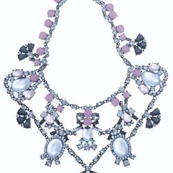 Maxi gargantilla con cristales lilas con forma de insectos