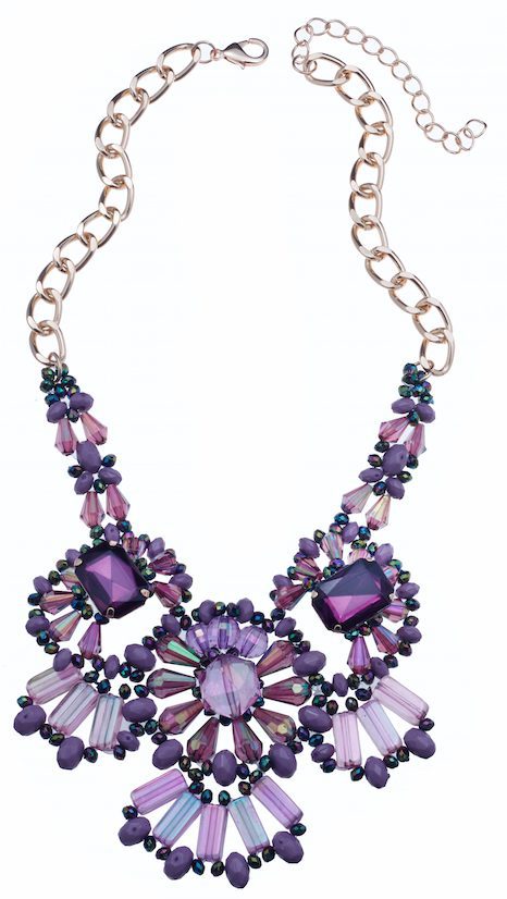 Collar en tonos lilas y violetas con piedras de efecto irisado