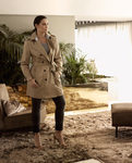 Vicky Martin Berrocal con un trench de la temporada otoño 2015 de Violeta by Mango