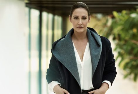 Vicky Martin Berrocal con un maxi abrigo de la temporada otoño 2015 de Violeta by Mango