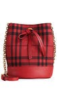 Bolso baby bucket rojo de la colección otoño/invierno 2015/2016 de Burberry