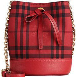Bolso baby bucket rojo de la colección otoño/invierno 2015/2016 de Burberry