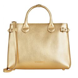 Bolso banner dorado de la colección otoño/invierno 2015/2016 de Burberry
