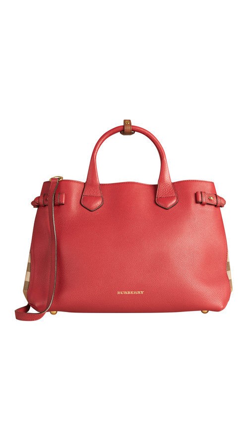 Bolso banner rojo de la colección otoño/invierno 2015/2016 de Burberry