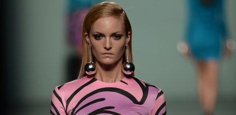 Vestido tricolor de la colección otoño/invierno 2015/2016 de María Escoté