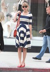 Taylor Swift con un vestido navy