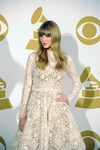 Taylor Swift con un vestido de ganchillo en las nominaciones a los Grammy 2012