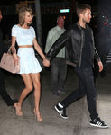 Taylor Swift con un conjunto de falda y top en una de sus citas con Calvin Harris