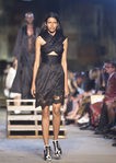 Vestido negro cruzado de la colección primavera/verano 2016 de Givenchy en Nueva York Fashion Week