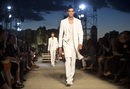 Traje blanco de la colección primavera/verano 2016 de Givenchy en Nueva York Fashion Week