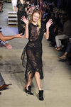 Candice Swanepoel desfilando con la colección primavera/verano 2016 de Givenchy en Nueva York Fashion Week
