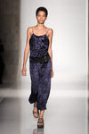 Jumpsuit morado de la colección primavera/verano 2016 de Victoria Beckham en Nueva York Fashion Week