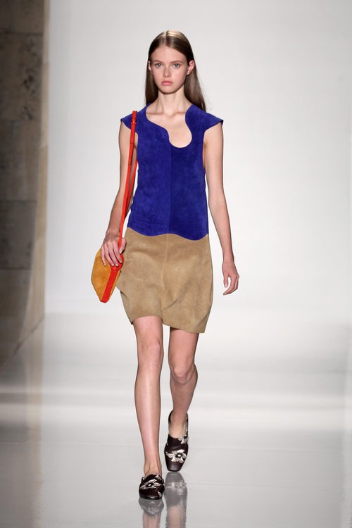 Vestido de ante de la colección primavera/verano 2016 de Victoria Beckham en Nueva York Fashion Week