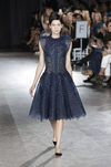 Vestido azul con falda de vuelo de la colección de primavera/verano 2016 de Zac Posen en Nueva York Fashion Week