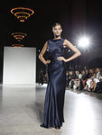 Vestido azul marino ajustado de la colección de primavera/verano 2016 de Zac Posen en Nueva York Fashion Week