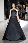 Vestido negro largo de la colección de primavera/verano 2016 de Zac Posen en Nueva York Fashion Week