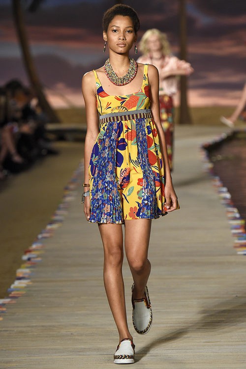 Vestido de estampado floral de la colección primavera/verano 2016 de Tommy HIlfiger en la New York Fashion Week