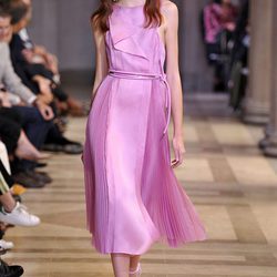 Vestido rosa de la colección de primavera/verano 2016 de Carolina Herrera en Nueva York Fashion Week