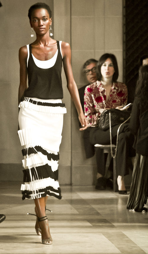 Camiseta y pantalón black&white de la colección de Carolina Herrera primavera/verano 2016 en la Nueva York Fashion Week