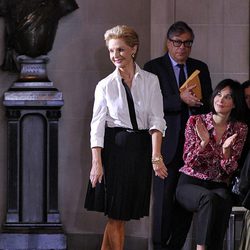 La diseñadora Carolina Herrera al finalizar su desfile de la colección primavera/verano 2016 en la New York Fashion Week