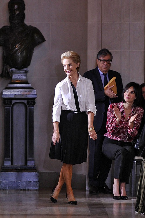 La diseñadora Carolina Herrera al finalizar su desfile de la colección primavera/verano 2016 en la New York Fashion Week